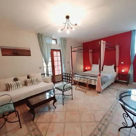 Logis Domaine De Peyrolade Daux