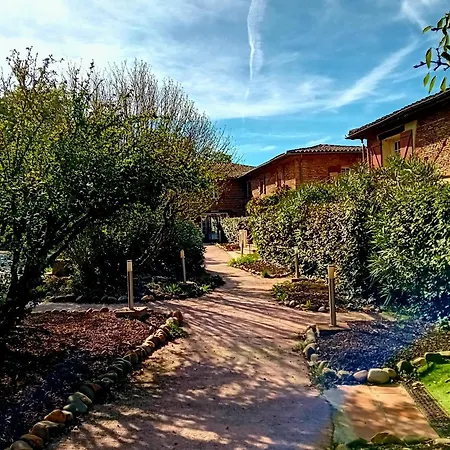 Logis Domaine De Peyrolade Bed & Breakfast 4*