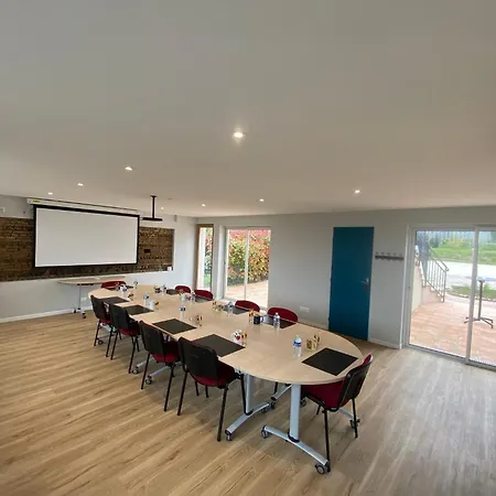 Logis Domaine De Peyrolade Bed & Breakfast 4*