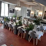 Logis Domaine De Peyrolade 4*