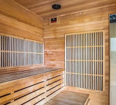 Domaine De Peyrolade 4*