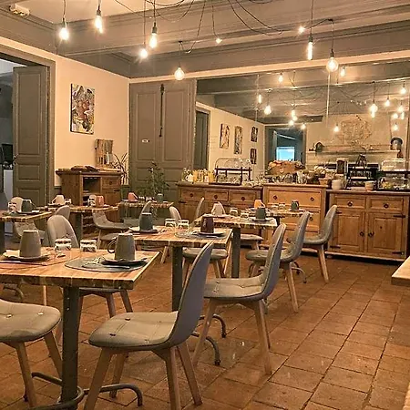 Logis Domaine De Peyrolade فندق مبيت وإفطار 4*