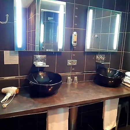 Logis Domaine De Peyrolade فندق مبيت وإفطار 4*