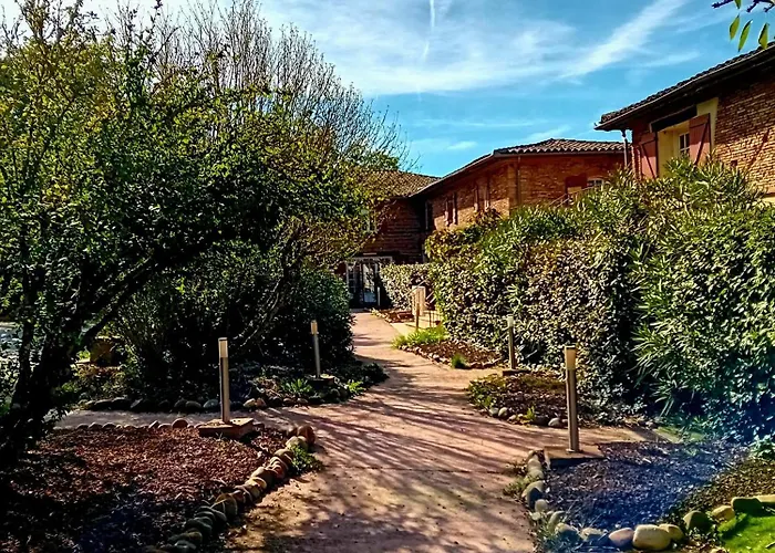 Logis Domaine De Peyrolade לינה וארוחת בוקר 4*